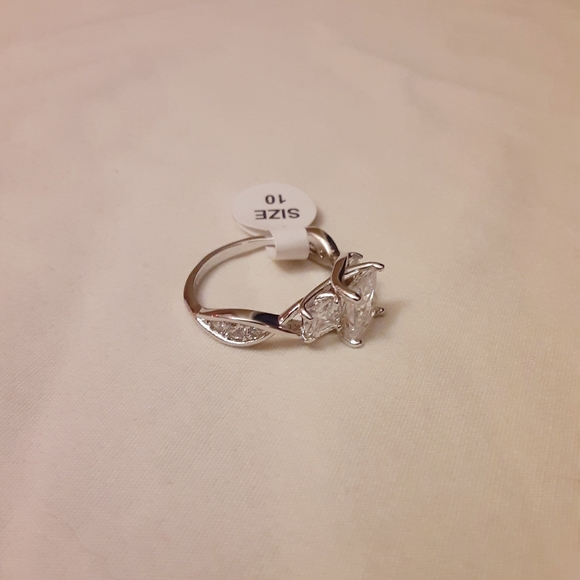 Sterling silver white topaz size 10 ring - Picture 3 of 5